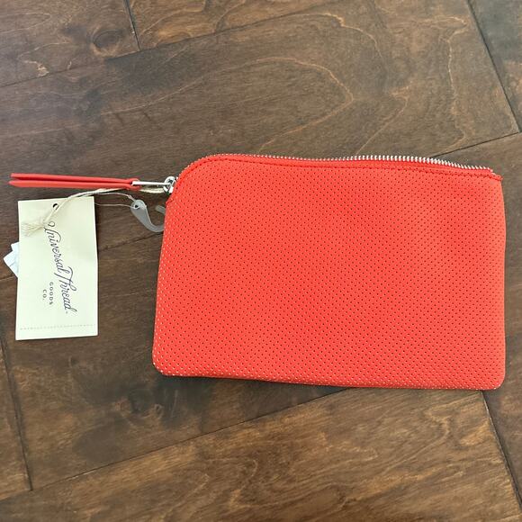 NWT Universal Thread Wristlet Wallet Pouch Women's In Red Orange Zipper - Picture 1 of 3
